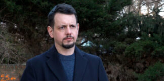 Napięcia geopolityczne podbijają emocje na rynku ropy, ale nie zakłócają dostaw. Przewidywana w 2026 r. nadpodaż ma utrzymywać niskie notowania